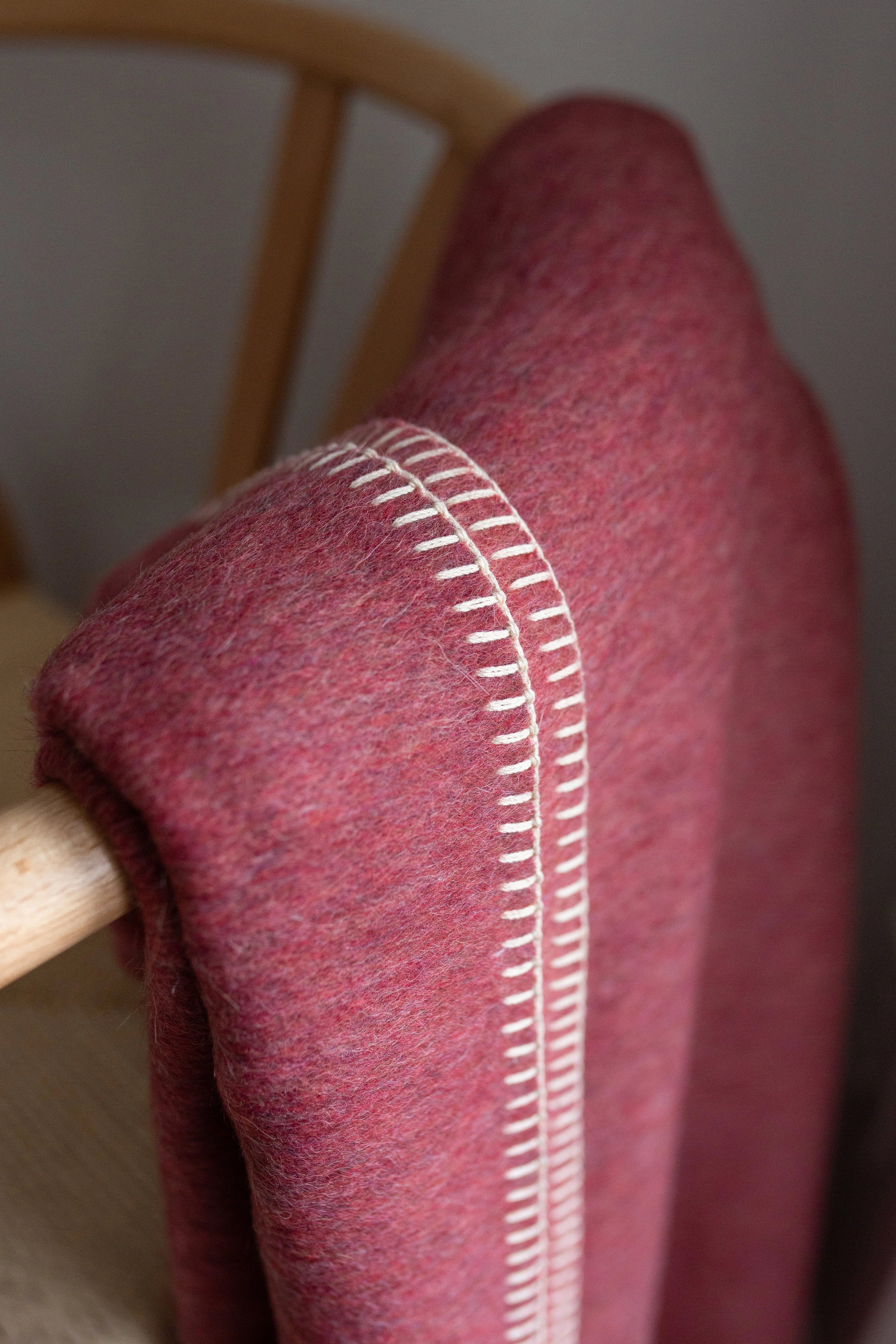 Descanso Alpaca Blend Throw | Dusty Red